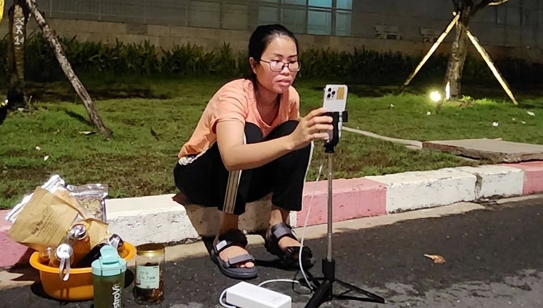 Ông ngoại của bé Bắp: 'Nếu con gái cần, tôi sẽ tìm cách cầm cố đất để có 2 tỷ đồng trị bệnh cho cháu!'