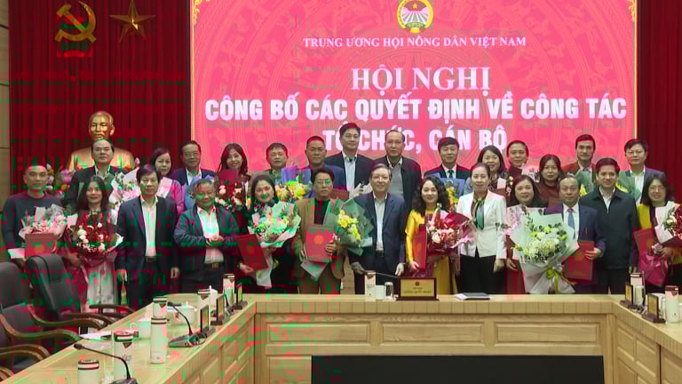 24 đồng chí cán bộ, công chức, viên chức của Trung ương Hội Nông dân Việt Nam xin nghỉ hưu, nghỉ thôi việc