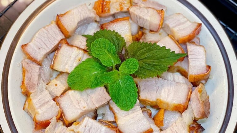 Ba chỉ ngâm bia nướng, cuốn rau thơm rồi chấm tương ớt, nghĩ thôi đã thèm chảy nước miếng