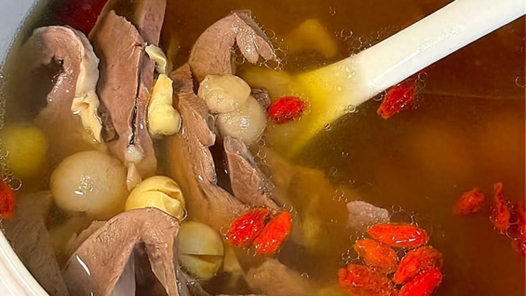 Bộ phận duy nhất của con heo, nấu với 3 quả, 1 hạt thành món canh cực phẩm, giúp an thần, ngủ ngon 