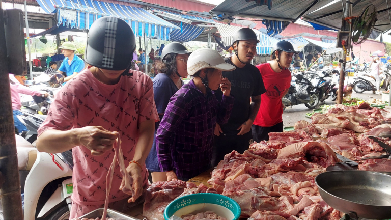 Chủ trang trại nuôi lợn ở Hải Phòng nói không còn lợn để bán, giá thịt lợn ngoài chợ tăng cao