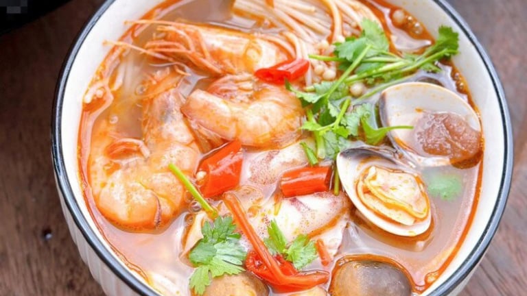 Mê say trong vị chua cay của bún Thái hải sản: Cực cuốn lưỡi lại quá dễ làm
