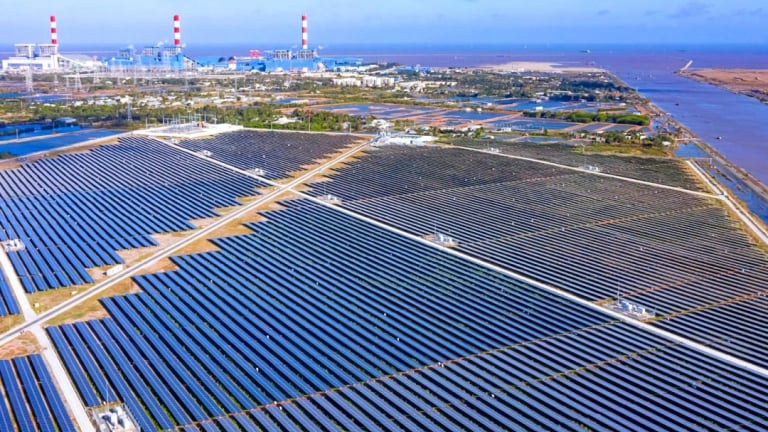 Tập đoàn Vingroup của tỷ phú Phạm Nhật Vượng đề xuất chi hàng chục tỷ USD làm điện tái tạo, điện LNG