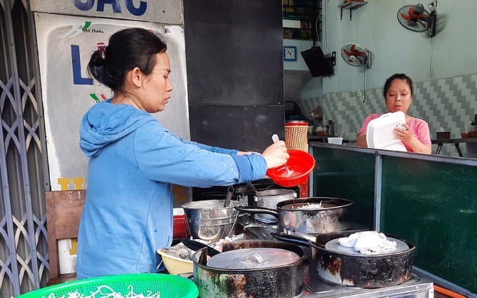 Đặc sản Khánh Hòa, một loại bánh quê ra phố Nha Trang, nhân làm bằng thứ gì mà đã ngon còn bổ dưỡng?