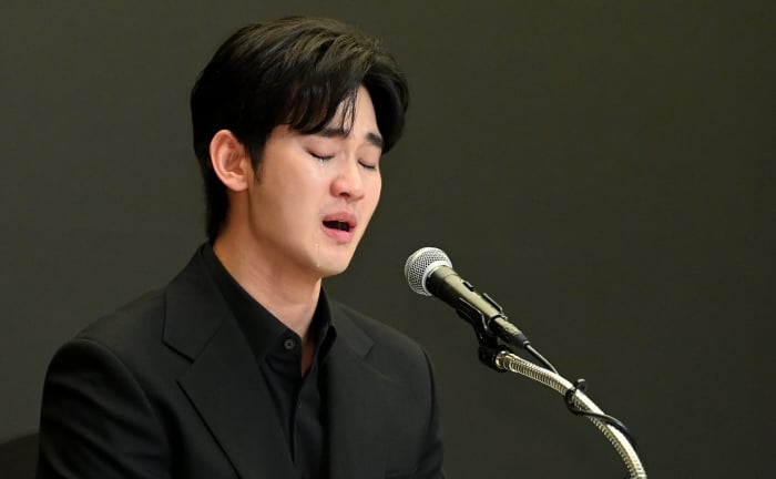 Người nhà cố diễn viên Sulli yêu cầu Kim Soo Hyun làm rõ cảnh nóng trong “Real”
