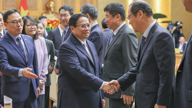 Thủ tướng kêu gọi doanh nghiệp Hàn Quốc đưa chuyên gia sang Việt Nam làm việc