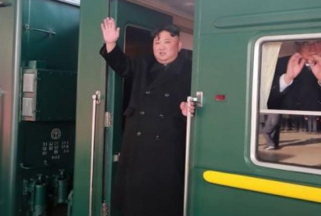 Triều Tiên cảnh báo Trump khi  Kim Jong-un trên đường đến Hà Nội