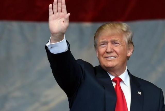 Hiểu về Trump, chiếc cà vạt dài quá tiêu chuẩn và tính tiết kiệm