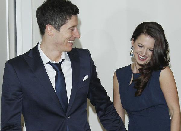 Robert Lewandowski: Chia tay đời trai ở Pháp