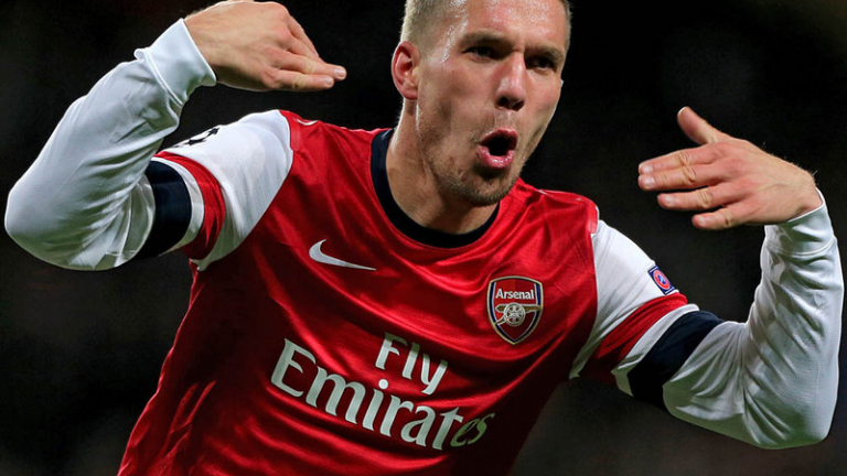 Dortmund nhắm Podolski thay Lewandowski