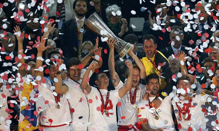 Chùm ảnh các cầu thủ Sevilla ăn mừng chức vô địch Europa League