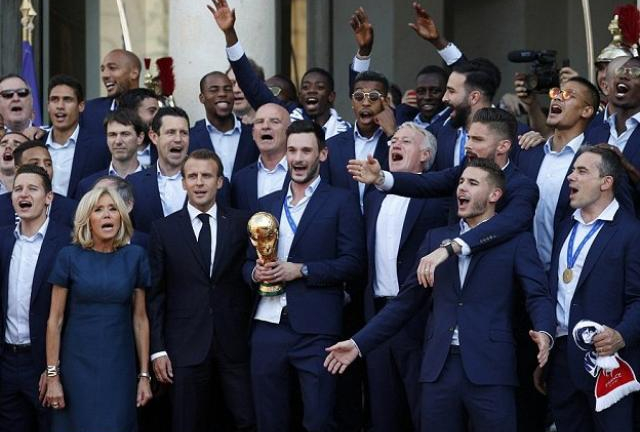 Tin nhanh World Cup 2018 (Tối 17.7): ĐT Pháp nhận quà đặc biệt từ Tổng thống Macron