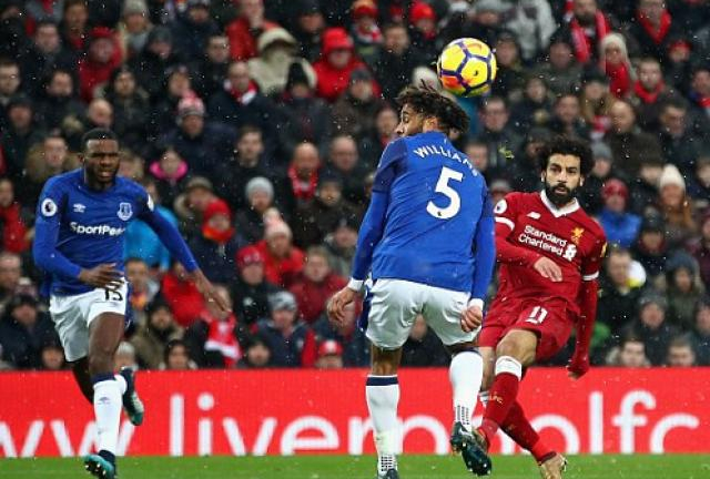 Mohamed Salah loại 2 hậu vệ Everton, ghi bàn tuyệt đẹp