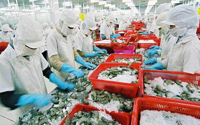 Muốn tận dụng lợi ích từ EVFTA, cần phòng vệ thương mại trước (Bài 2)