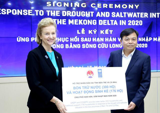 UNDP mở quỹ khẩn cấp, hỗ trợ 185.000 USD cho dân miền Tây chống hạn