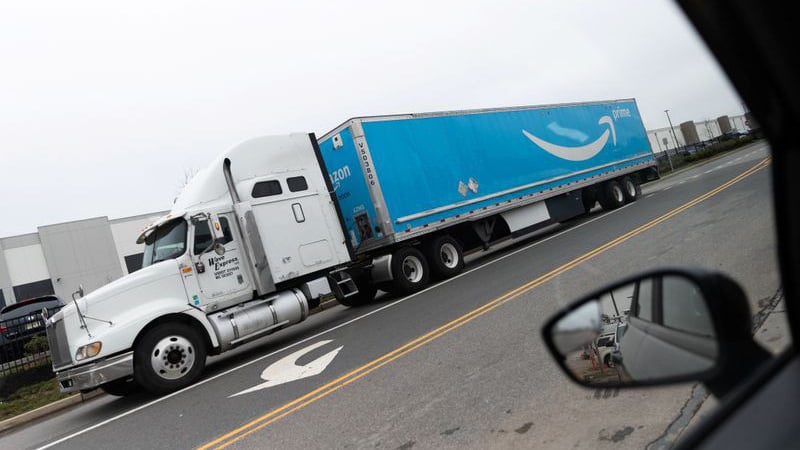 Amazon của tỷ phú Jeff Bezos đặt hàng 700 chiếc xe tải CNG vì môi trường