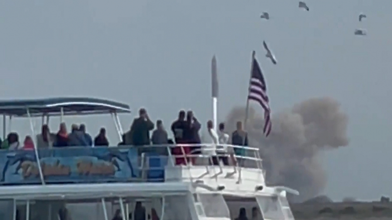 Clip: Tàu vũ trụ Starship do SpaceX chế tạo phát nổ sau khi hạ cánh