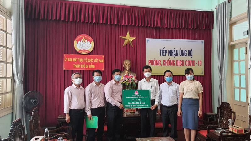 NHCSXH ủng hộ 300 triệu đồng cho các đơn vị tuyến đầu TP Đà Nẵng phòng, chống dịch Covid-19