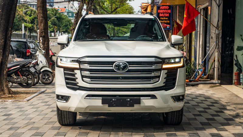 Trải nghiệm Toyota Land Cruiser 2022 MBS 4 ghế Vip 'độc nhất' Việt Nam