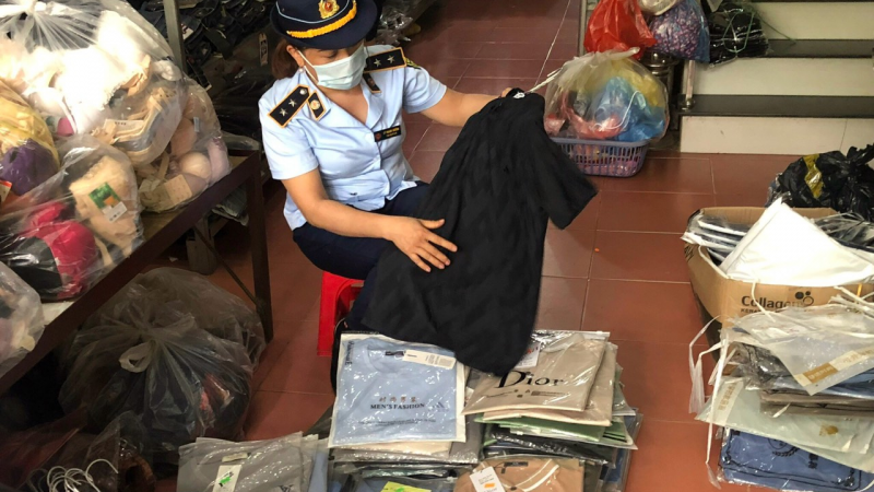 Hà Giang thu giữ nhiều hàng hóa giả mạo nhãn hiệu Adidas, Nike, Louis Vuitton, Dior