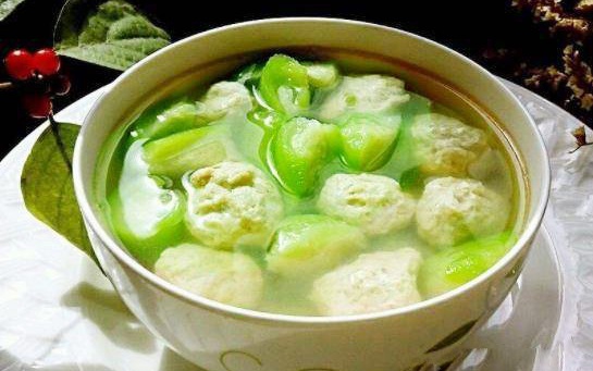 Nấu canh mướp hay bị thâm đen, nhớ thêm 2 bước này, canh vừa ngon ngọt lại  xanh mướt