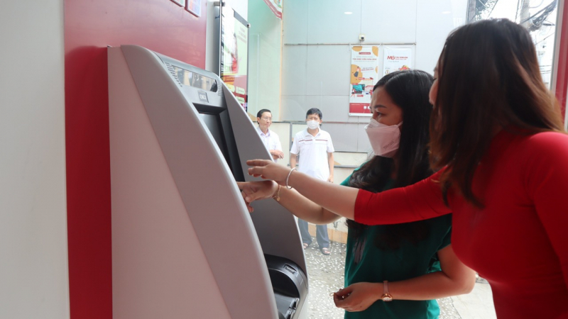 Agribank Chi nhánh Cần Thơ II đưa vào hoạt động máy gửi, rút tiền tự động Autobank