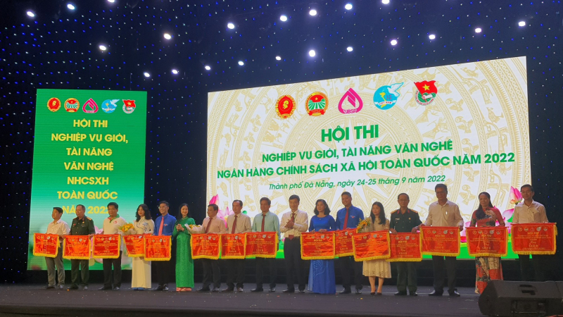 Bế mạc Hội thi nghiệp vụ giỏi, tài năng văn nghệ NHCSXH toàn quốc năm 2022