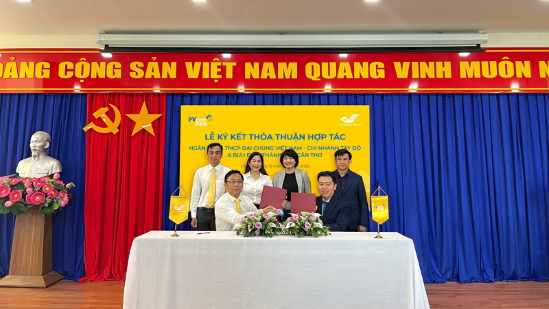 PVcomBank Tây Đô ký thỏa thuận hợp tác với Bưu điện thành phố Cần Thơ