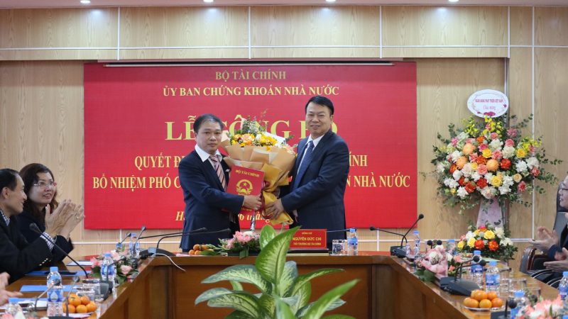 Nóng: Bổ nhiệm Chủ tịch Ngân hàng Phát triển Việt Nam giữ chức Phó Chủ tịch UBCKNN