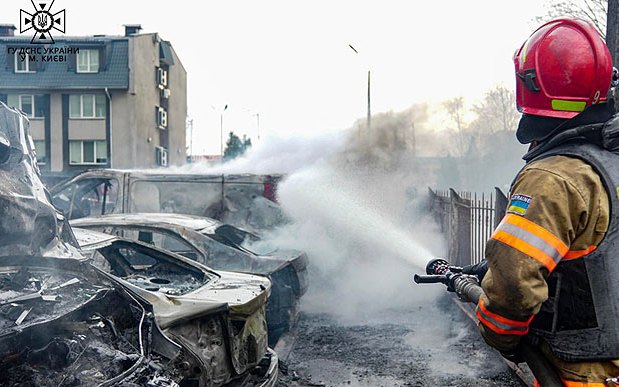 Cảnh báo không kích khắp Ukraine khi MiG của Nga cất cánh ở Belarus; Tình báo Anh lý giải thời gian Nga tấn công