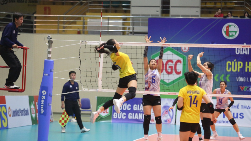 Nữ Ninh Bình Lienvietpostbank xuất sắc đánh bại Than Quảng Ninh tại Vòng 1 Giải Bóng chuyền VĐQG
