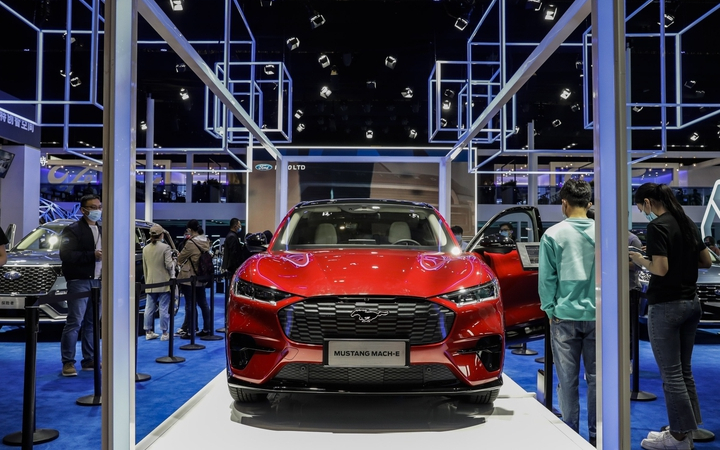 Tesla tung chiêu giảm giá giành thị phần xe điện ở Trung Quốc