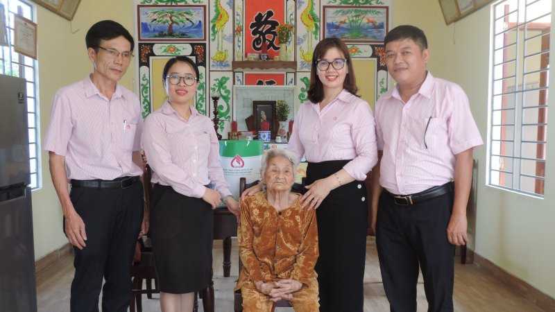 Nhiều hoạt động ý nghĩa của NHCSXH Quảng Nam hướng đến kỷ niệm Ngày Thương binh - Liệt sĩ