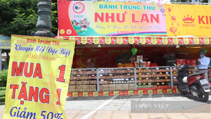 Bánh trung thu 'mua 1 tặng 4' khắp nơi, vì sao Như Lan, Kinh Đô, Kido không thấy giảm?