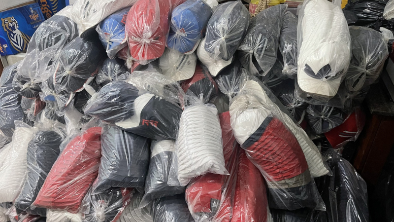 Bình Dương: Phát hiện gần 33.000 nón vải thời trang nghi giả nhãn hiệu Nike, Adidas, Puma, Lacoste