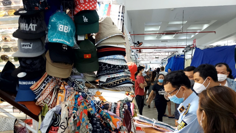 QLTT TP.HCM chuyển cơ quan tố tụng 21 vụ án liên quan hàng hóa vi phạm 
