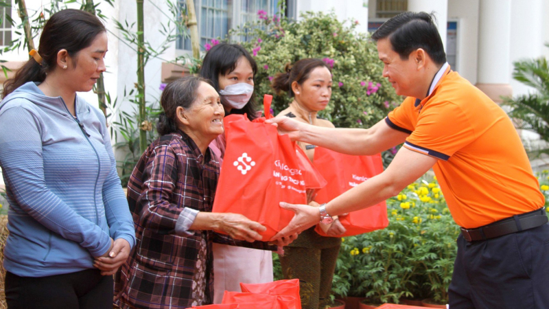 KienlongBank: Hành trình 11 năm “San sẻ yêu thương - Thêm hương ngày Tết'