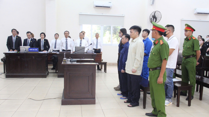 Chủ quán karaoke An Phú vụ cháy 32 người chết lãnh 8 năm tù, cựu công an bị tuyên 7 năm 6 tháng tù
