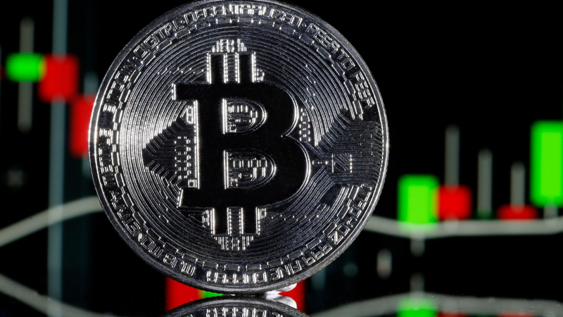Giá Bitcoin hôm nay vượt 94.000 USD nhờ cú hích từ Phố Wall