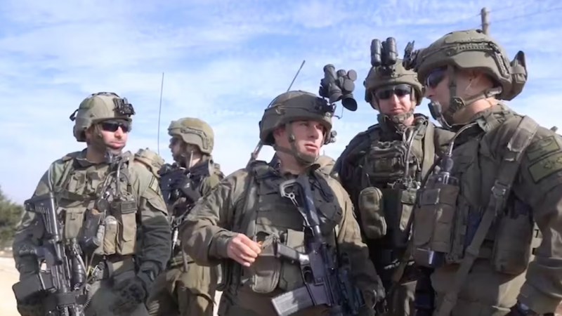Lực lượng Israel không kích dữ dội khắp Syria, tiến sát thủ đô Damascus