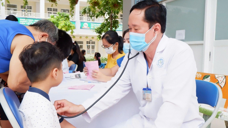 Có thêm bệnh nhân mắc sởi tử vong, TP.HCM gấp rút rà soát việc tiêm vaccine