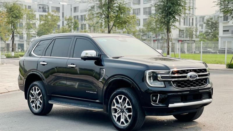 Ford Everest 2023 bán lại giá bất ngờ