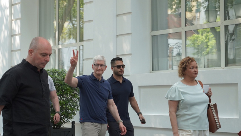 Ngày làm việc thứ hai của CEO Apple Tim Cook tại Việt Nam: Truyền cảm hứng tới học sinh Hà Nội