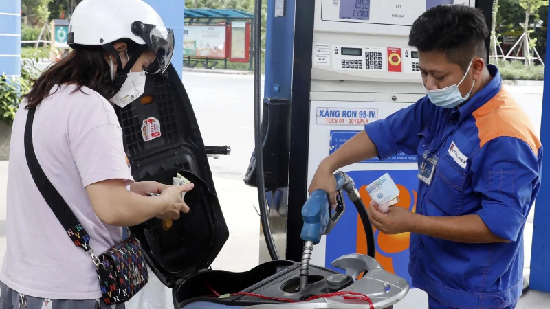 VCCI: Nguy cơ 'bắt tay làm giá' nếu cho doanh nghiệp tự quyết giá bán xăng dầu