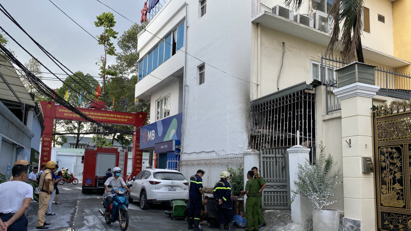 Cháy chi nhánh ngân hàng MB ở TP.HCM, nhân viên chạy tán loạn