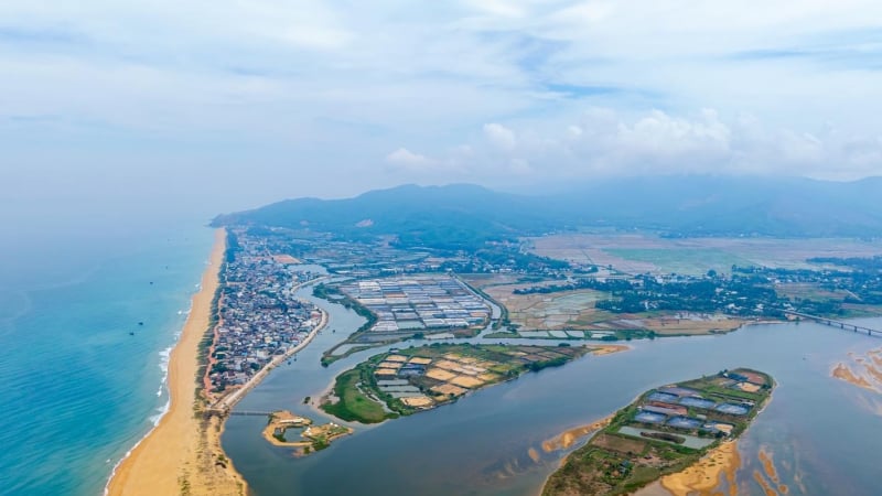 Xôn xao một cái cồn cát 5ha hình 'cá chép vượt vũ môn' do sa bồi thủy phá, trông lạ mắt ở Bình Định