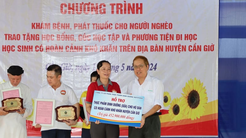 Nutifood tặng 1.000 phần quà dinh dưỡng cho hộ gia đình nghèo huyện Cần Giờ