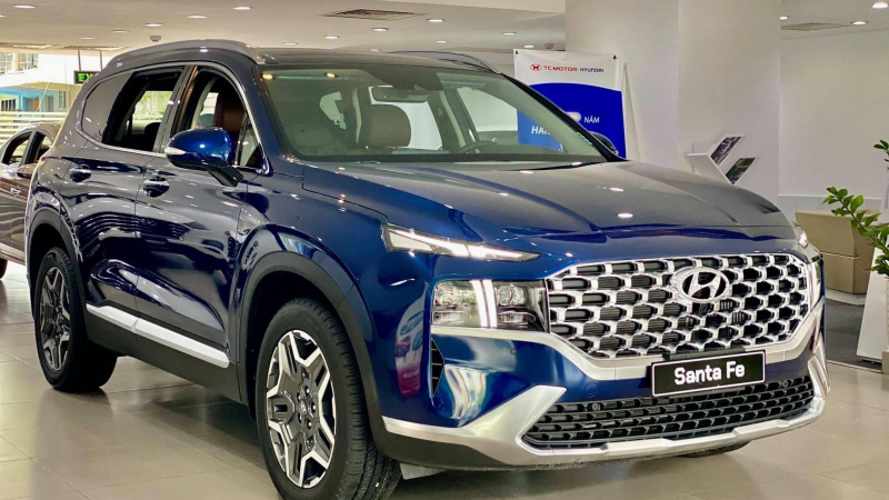 Giá xe Hyundai Santa Fe lăn bánh tháng 5/2024: Giảm không 'phanh' khi Ford Everest, Toyota Fortuner đều giảm
