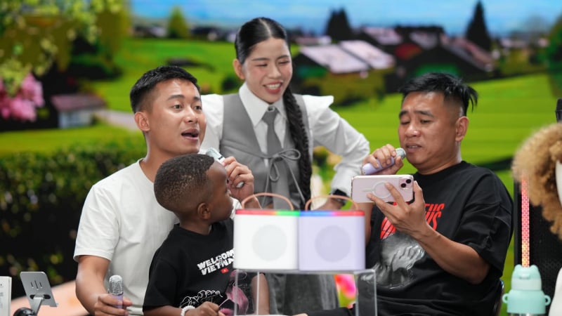 Kiếm tiền khủng từ Youtube: Quang Linh Vlog, Độ Mixi thu nhập ra sao?