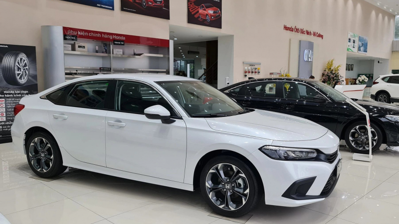 Giá xe Honda Civic lăn bánh tháng 7/2024: Đua giảm giá với xe lắp ráp Mazda 3, KIA K3
